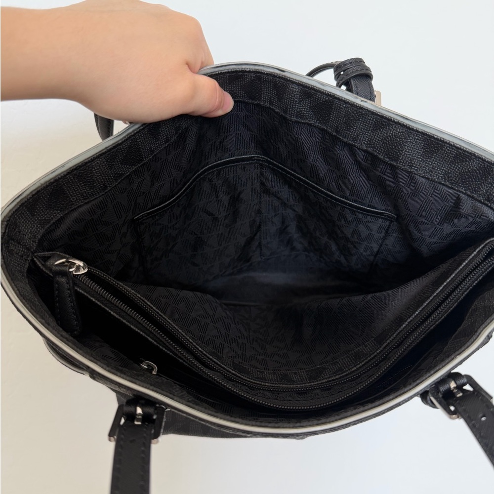 Michael Kors Black tote - Picture 6 of 7